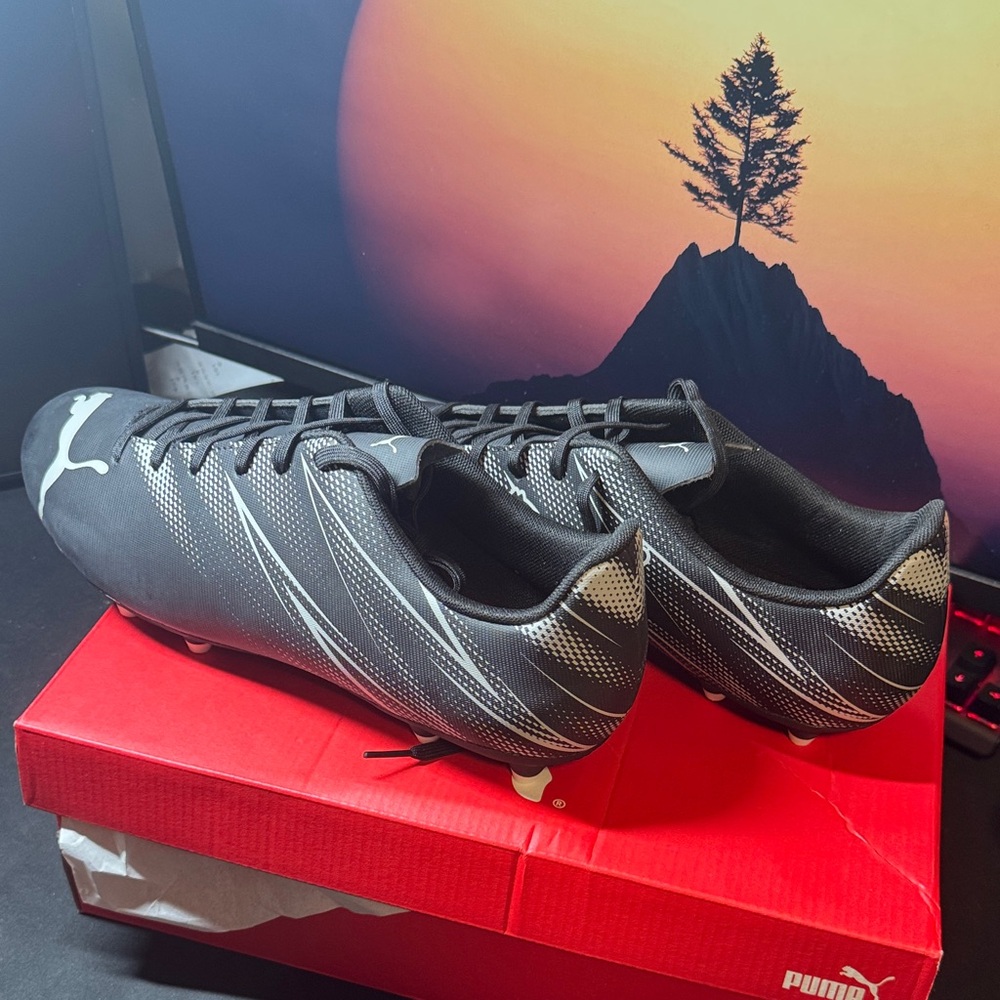 New Puma Men's Black and White Athletic Cleats - Picture 2 of 4